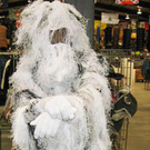 Unglaublich, aber wahr: Außerhalb des Tarn-Einsatzgebietes wirkt die Uniform noch lächerlicher.