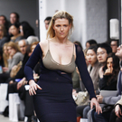 Füllige Models am Laufsteg