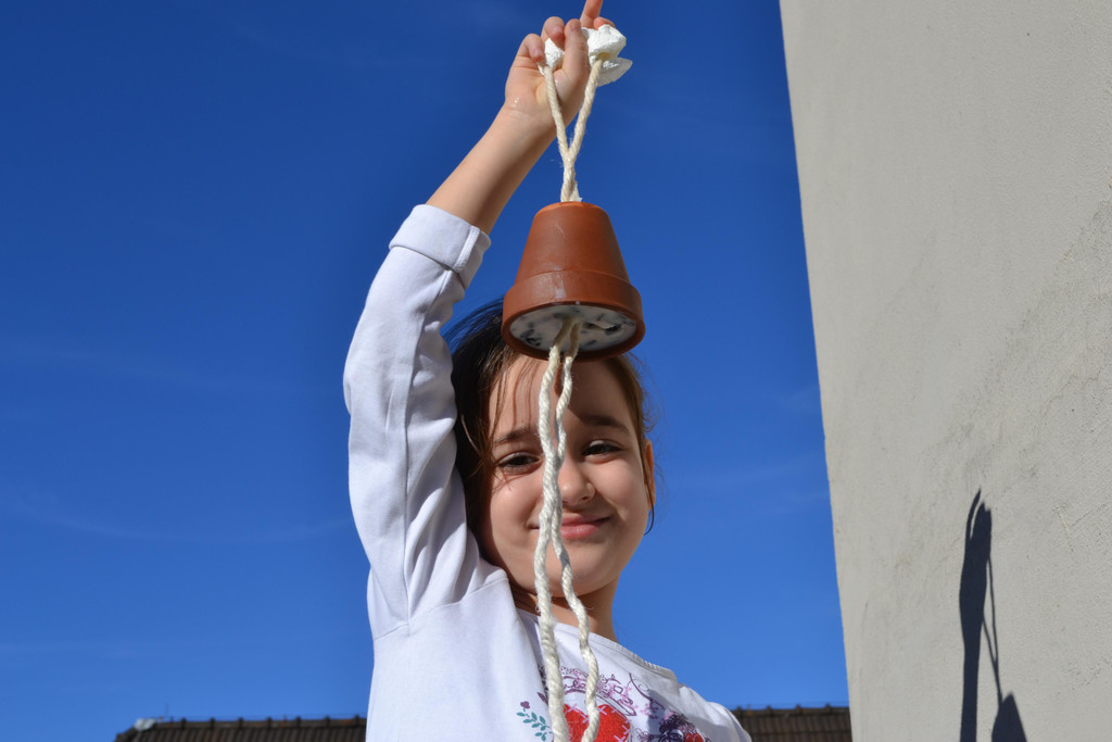 10 Die Futterglocke ist fertig zum Aufh__ngen.JPG