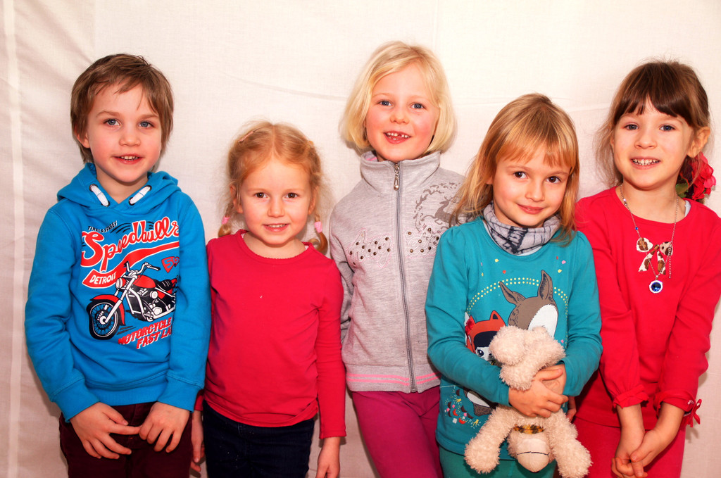 # Titelbild16_ Leon_ Mathilda_ Mia_ Katharina_ Laura.JPG