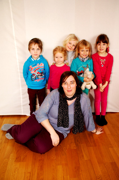 15 Ines mit Leon_ Mathilda_ Mia_ Katharina_ Laura.JPG