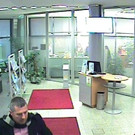 Falscher Polizist raubte Mann in Wien- Währing Brieftasche und behob Geld: Der gesuchte Mann