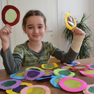 11 Auf diese Weise kannst du viele Riesen-Konfetti in den verschiedensten Farben basteln.JPG