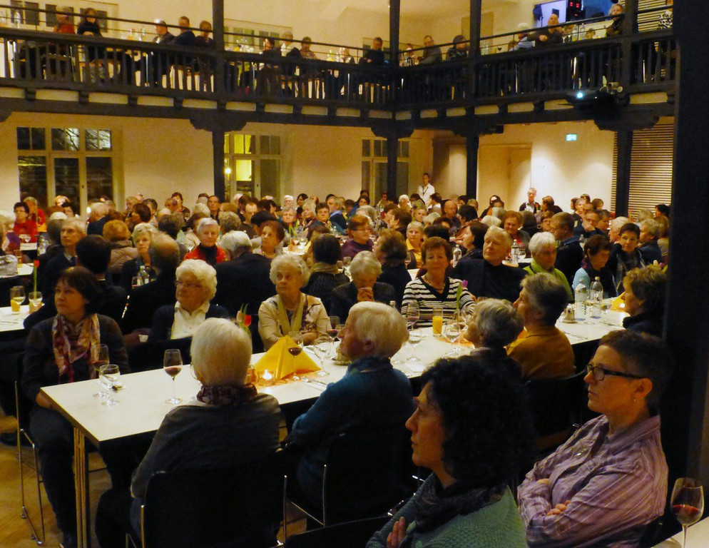 Caritas10Saal.jpg