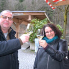 DSC_0038 Rainer und Gabriele stie__en mit Sekt auf den Valentinstag an.JPG