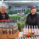 DSC_0046 Monika Summer und Martha Bonner _Fraxner Schnapsatelier_ mit hochprozentigen Geschenksideen.JPG