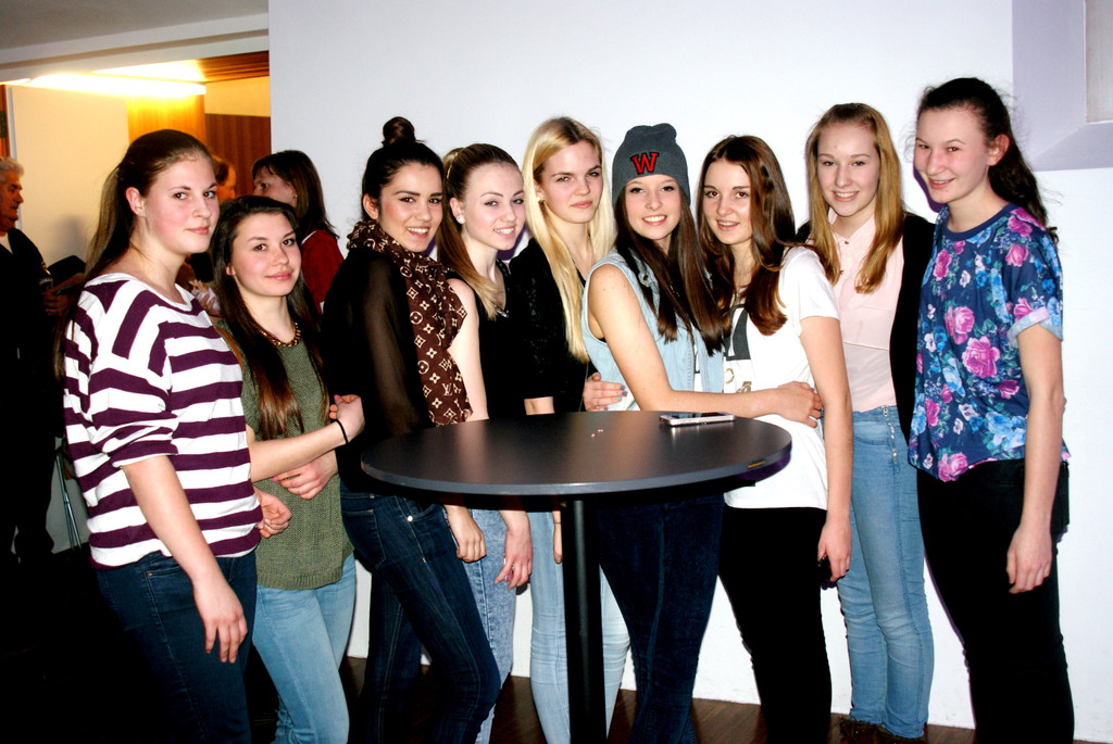 08 Julia_ Lea_ Selin_ Isabella_ Julia_ Emilia_ Marion_ Theresa und Hannah.JPG
