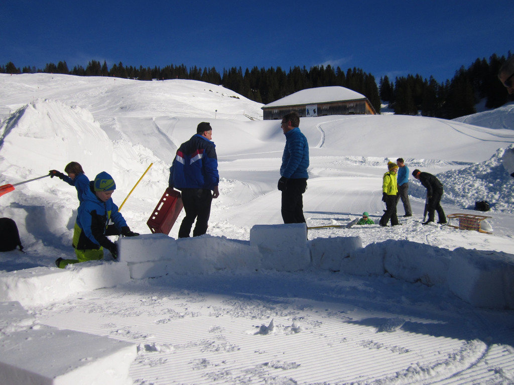 BK_Iglu bauen und rodeln Laterns 17.jpg