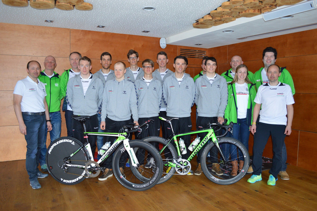 Teamfoto_Fitnessraum.jpg