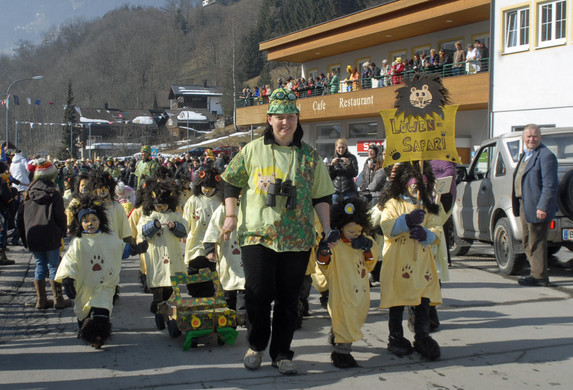 _c_ Gerhard Scopoli - Fasching Silbertal 2011 - 002.JPG