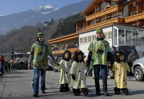 _c_ Gerhard Scopoli - Fasching Silbertal 2011 - 009.JPG