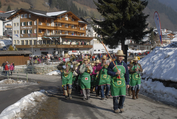 _c_ Gerhard Scopoli - Fasching Silbertal 2011 - 081.JPG