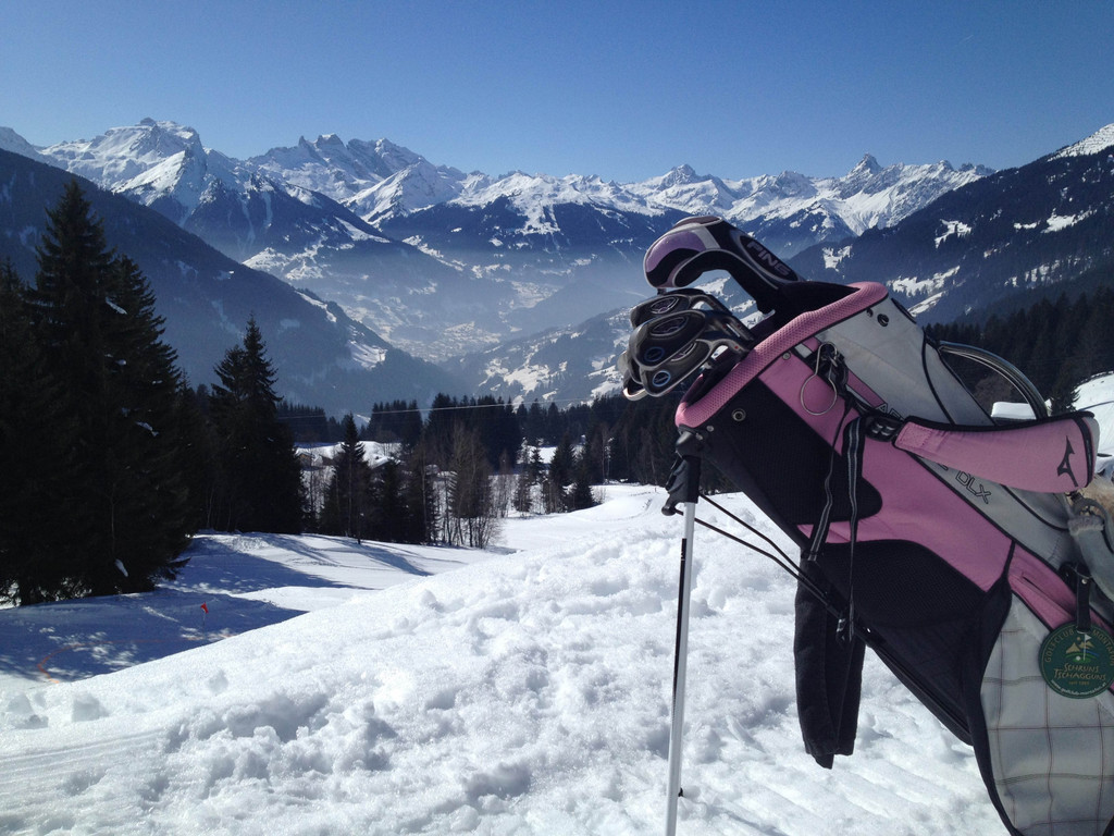 Wintergolf_symbolbild _c_ MT handout_red.jpg