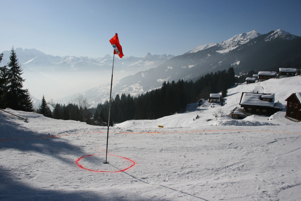 Wintergolf1_c_MT handout GC Montafon_red.jpg