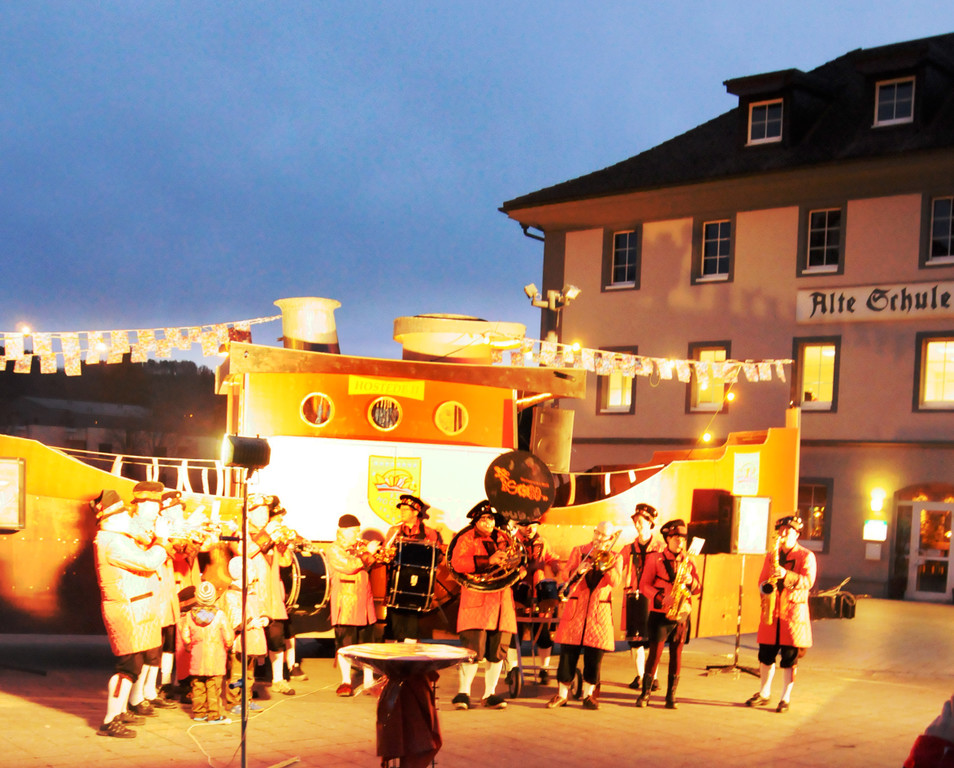 Schlu__sselu__bergabe Ho__chst 2014 12.jpg