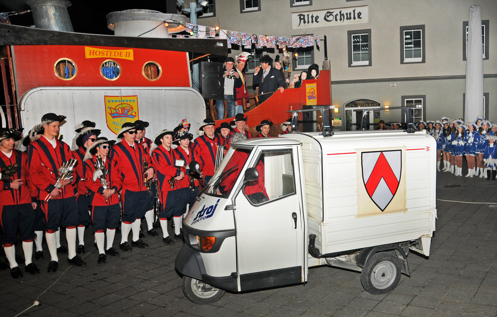 Schlu__sselu__bergabe Ho__chst 2014 94.jpg