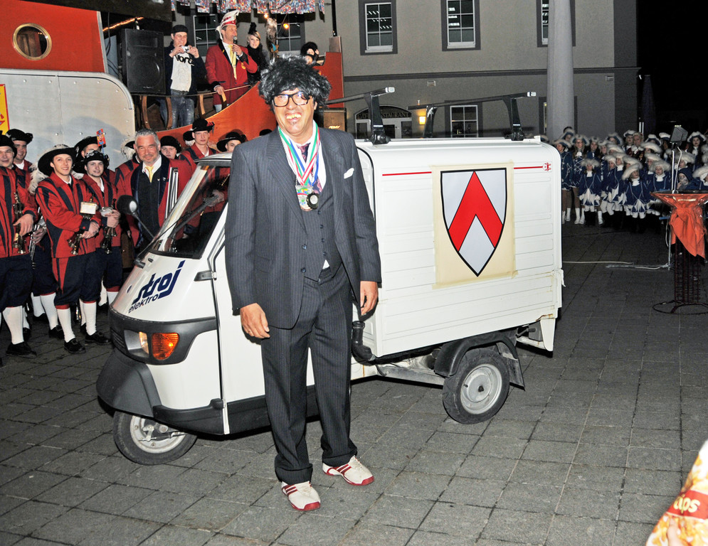 Schlu__sselu__bergabe Ho__chst 2014 95.jpg