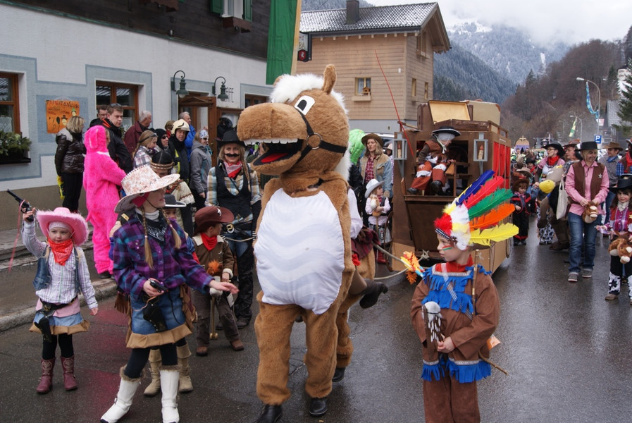 Umzug Partenen 6.jpg