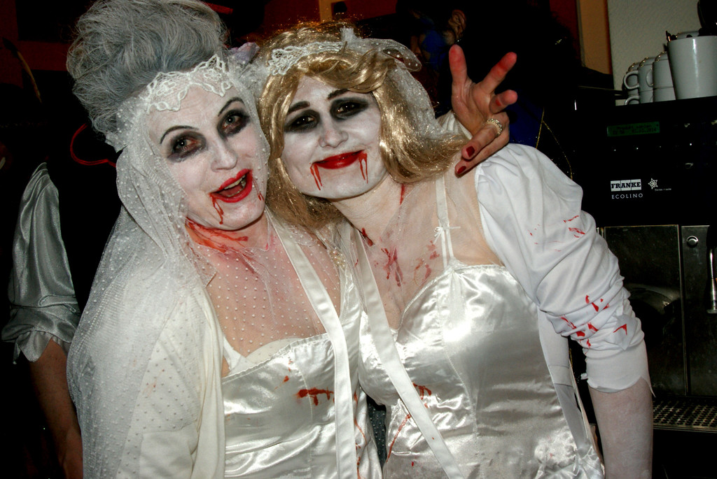 13 Erika und Christiane.JPG