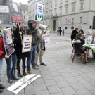 Tierschützer-Protest des VGT mit Straßentheater am Stephansplatz