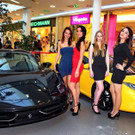03 - Jelena Simic - Carolina Guliana Guliani - Lena Hubauer - Natalie Langwieder-G__rner - vor einem Ferrari 458 Spider 570P.JPG