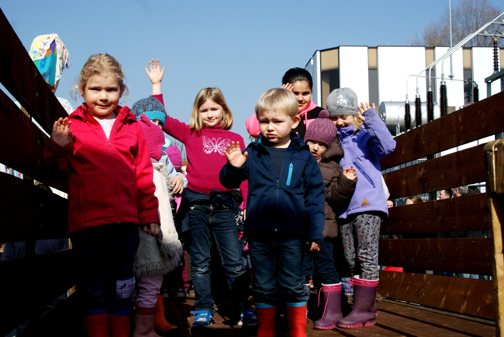 Die Kinder des Kindergartens Am Schlatt.JPG