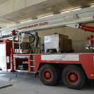 Der Steiger hat schon seinen Platz in der neuen Garage des G__tzner Feuerwehrhauses eingenommen.JPG
