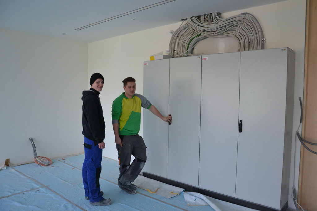 Die zentrale Schaltstelle im neuen Feuerwehrhaus ist schon fertig.JPG