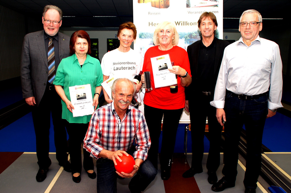 30 Gruppenbild der 3 Erstplatzier- ten mit W_ Huber_ F_ Maierhofer_ R_ Wohlgenannt und W_ Ellensohn.JPG