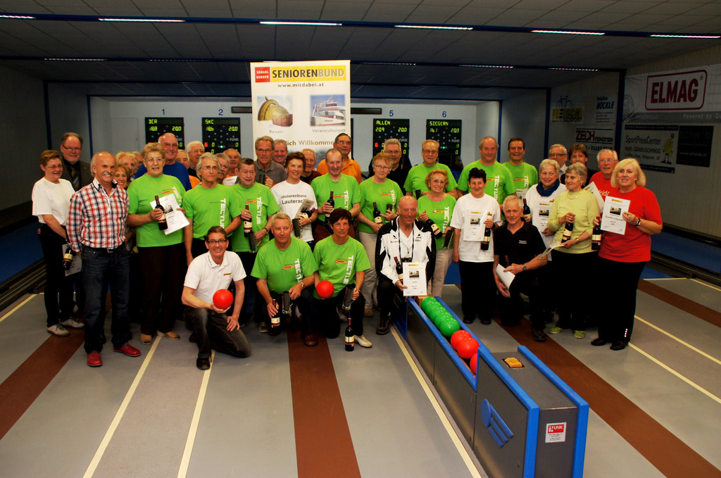 40 Gruppenfoto aller Sieger im Einzel und Mannschaft.JPG
