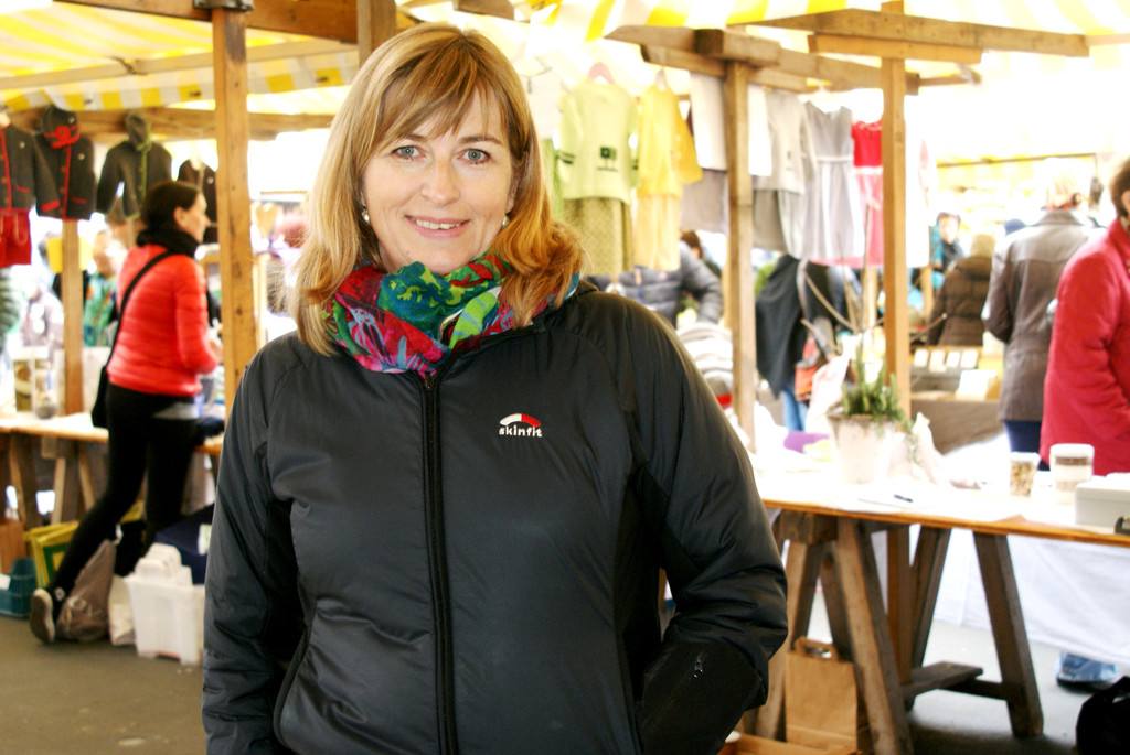 20 Birgit Kaspern verkaufte B__ttenkarten und Blumen im Glas.JPG