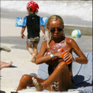 Donatella Versace am Strand 