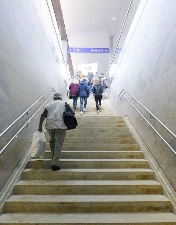 Bahnhof14Stiege.jpg