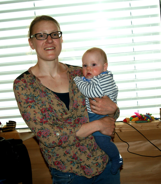 Referentin Elisabeth Esterer-Vogel mit S__hnchen Kuno _6 Mte__.JPG