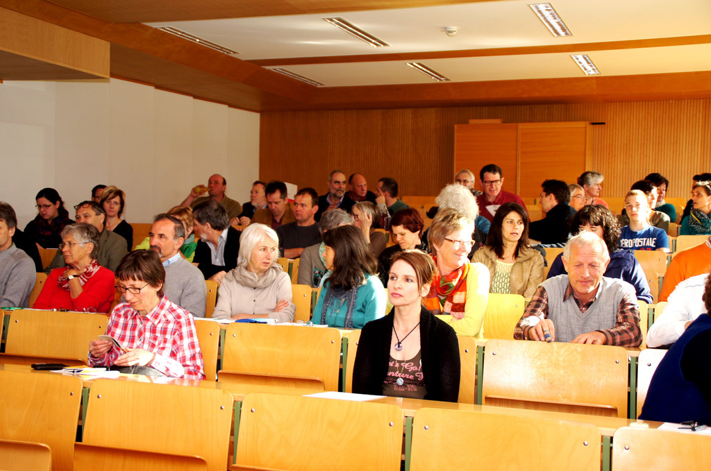 01 60 Teilnehmer wohnten dem Event bei.JPG