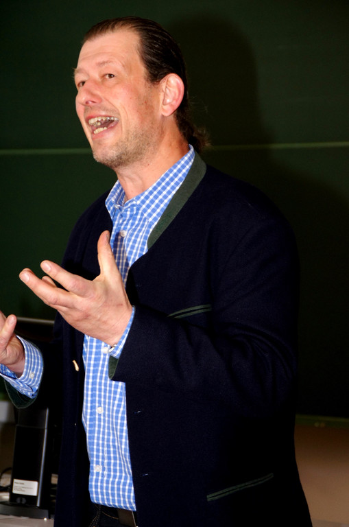 14 Referent DI Harald Fenz bei seinm Vortrag.JPG