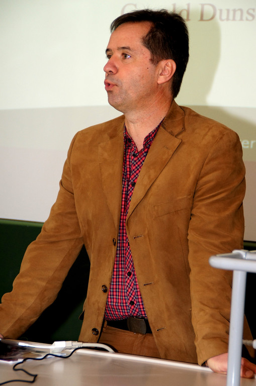 25 Gerald Dunst beantwortet Fragen.JPG