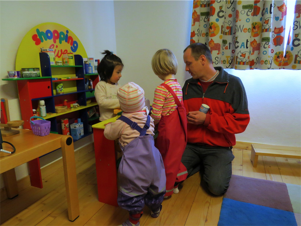 BK_Tag der offenen Tu__r Montesorrikindi Spielblume Tosters 11.JPG