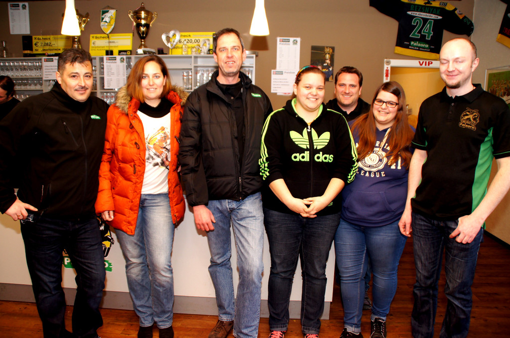 52 Gruppenfoto mit den Verantwortlichen der Veranstaltung.JPG