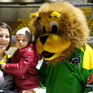 # Titelbild _26_ Summer _2_ mit Mami Melanie und Maskottchen Leo.JPG
