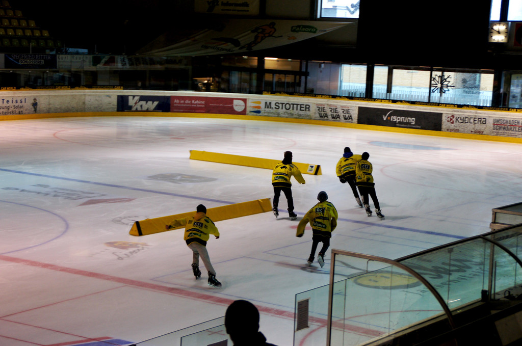 24 Die Jugend der 15 beim umrunden des Parcours.JPG