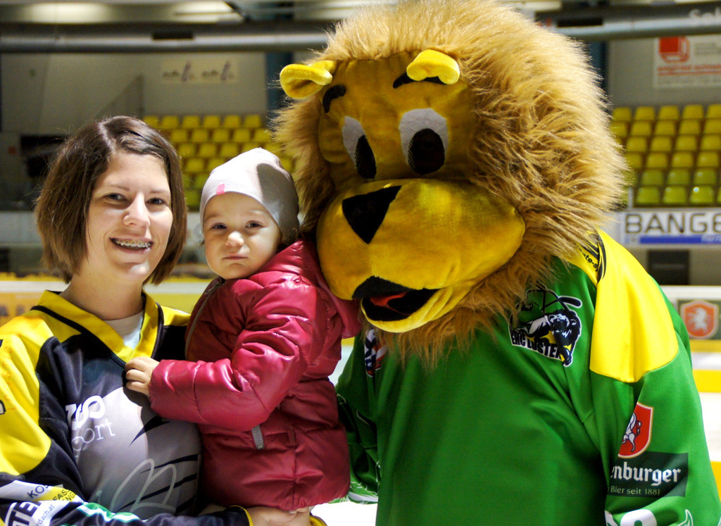 27 Summer _2_ mit Mami Melanie und Maskottchen Leo.JPG