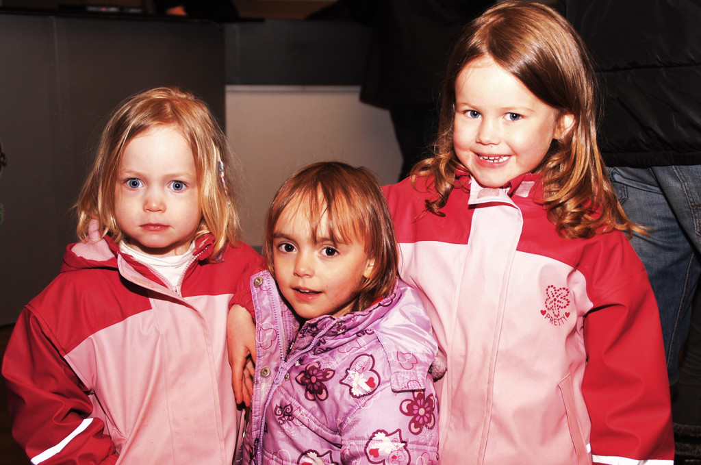 37 Hannah _3__ Joleen _3_ und Marie _4_ vor dem Schminken.JPG