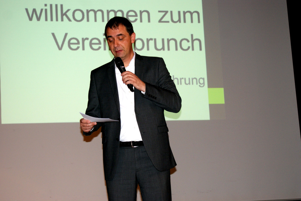 26 Vize Michael Fitz f__hrte die Ehrungen durch.JPG