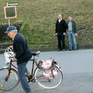 Ein Radfahrer beim __berqueren.JPG