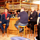 10 Die Bar ist schon gef__llt.JPG