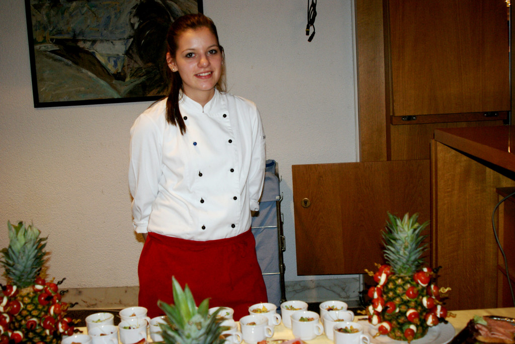 72 Marianne beim herrlichen Buffet.JPG