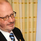 28 Bruno Kopf_ Schriftf__hrer erkl__rt die Noten- datenbank.JPG