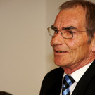 40 Walter Gross dankt seinem Nachfolger Alfons Mathis.JPG