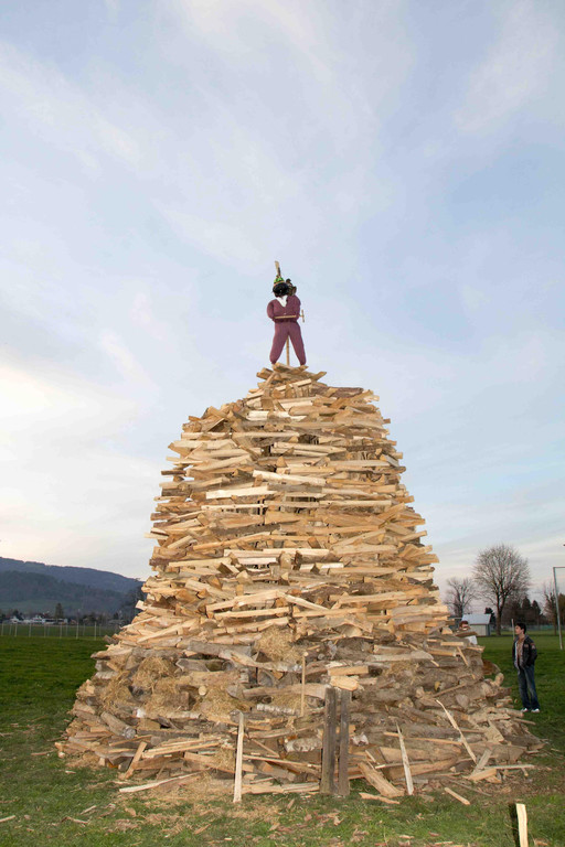 Der Widnauer Funken mit dem Ueli an der Spitze.jpg